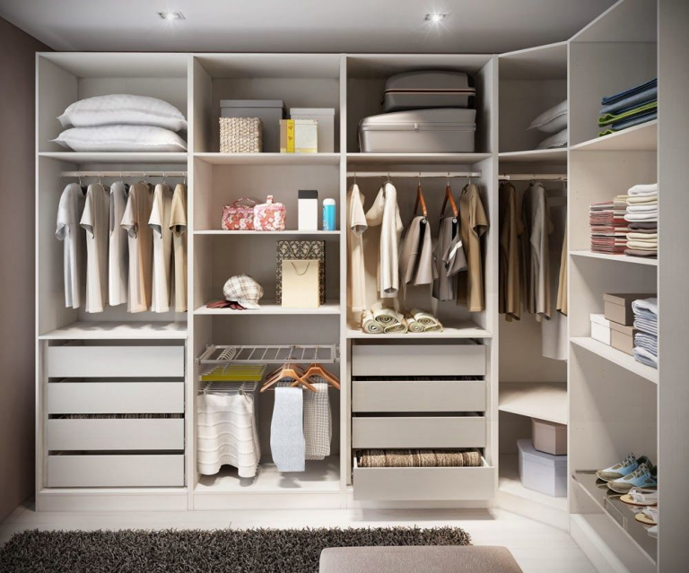 應該購買現成的衣柜還是自己設計？